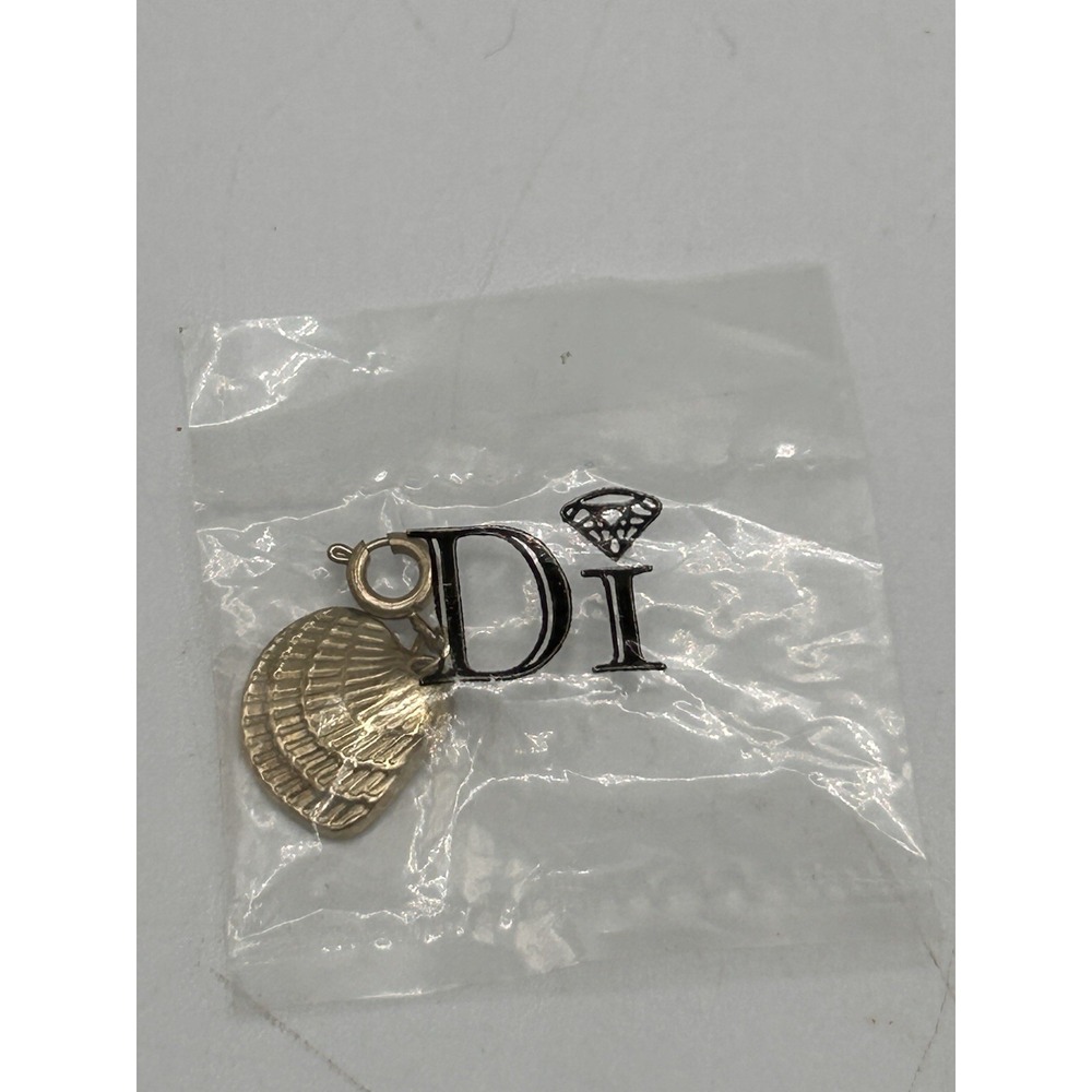 Diamond International DI Sea Shell Charm Gold Tone with Clasp New in‎ Package